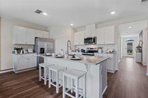 House in Davenport, Florida 4 bedrooms, 169.83 sq.m. № 1914381 - photo 7