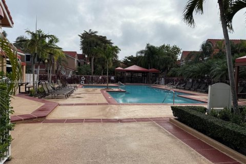 Condo in Miami, Florida, 1 bedroom  № 2001824 - photo 14