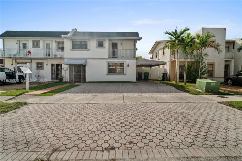 Casa en venta en Miami, Florida, 4 dormitorios, 207.36 m2 № 1993660 - foto 2