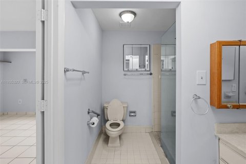 Casa en venta en Miami, Florida, 4 dormitorios, 207.36 m2 № 1993660 - foto 15