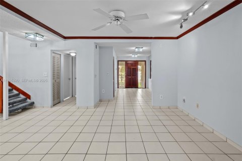 Casa en venta en Miami, Florida, 4 dormitorios, 207.36 m2 № 1993660 - foto 4