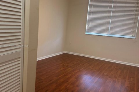 Condo in Coconut Creek, Florida, 2 bedrooms  № 1760919 - photo 9