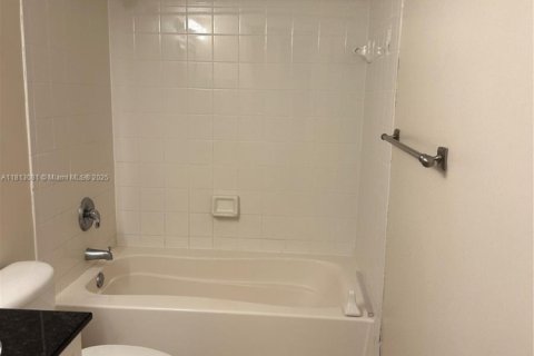 Condo in Coconut Creek, Florida, 2 bedrooms  № 1760919 - photo 7
