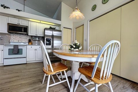 House in Weeki Wachee, Florida 2 bedrooms, 153.29 sq.m. № 1735216 - photo 18
