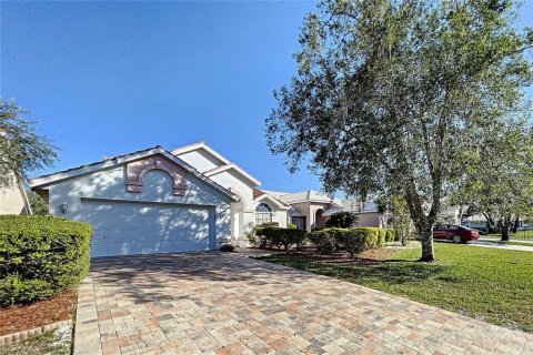 House in Weeki Wachee, Florida 2 bedrooms, 153.29 sq.m. № 1735216 - photo 1