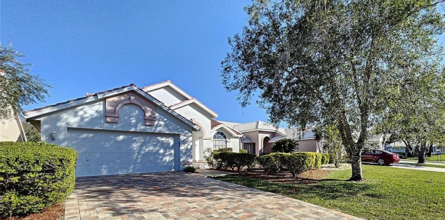 Casa en Weeki Wachee, Florida 2 dormitorios, 153.29 m2 № 1735216