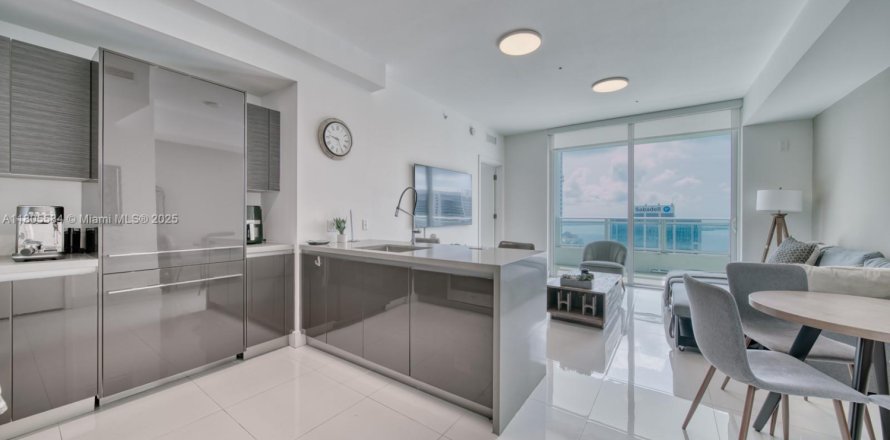 Condominio en Miami, Florida, 1 dormitorio № 1742337