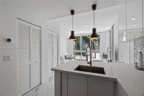 Copropriété à louer à Miami, Floride: 1 chambre, 50.17 m2 № 1977343 - photo 1