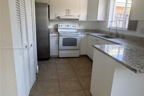 Снять в аренду виллу или дом в Хомстед, Флорида 3 спальни, 148.36м2, № 2004879 - фото 3