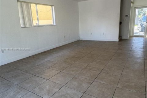 Снять в аренду виллу или дом в Хомстед, Флорида 3 спальни, 148.36м2, № 2004879 - фото 8