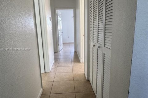 Снять в аренду виллу или дом в Хомстед, Флорида 3 спальни, 148.36м2, № 2004879 - фото 9