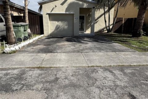 Дом в Хомстед, Флорида 3 спальни, 148.36м2 № 2004879