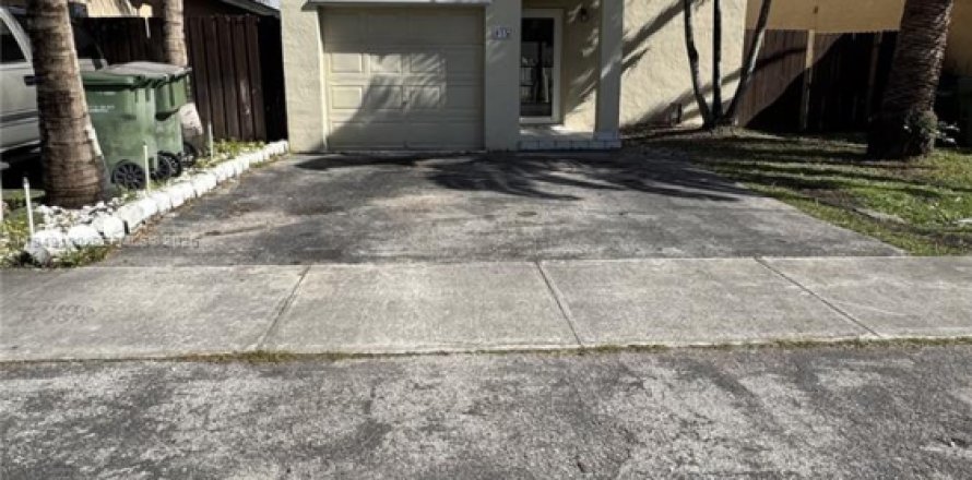 Дом в Хомстед, Флорида 3 спальни, 148.36м2 № 2004879