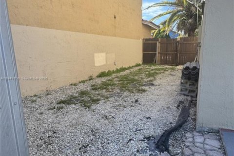 Снять в аренду виллу или дом в Хомстед, Флорида 3 спальни, 148.36м2, № 2004879 - фото 21