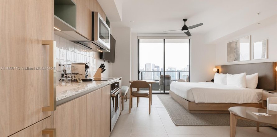 Estudio en el Condominio en Miami, Florida  № 1940315