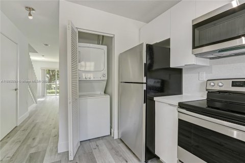 Condominio en venta en North Miami Beach, Florida, 3 dormitorios, 109.81 m2 № 1981527 - foto 3