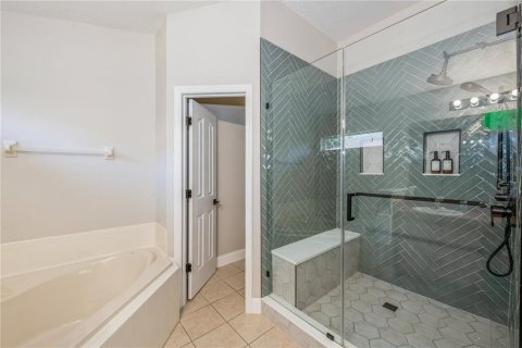 House in Sorrento, Florida 4 bedrooms, 175.96 sq.m. № 1873441 - photo 11