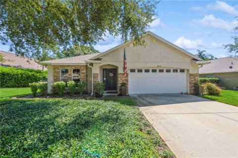 House in Sorrento, Florida 4 bedrooms, 175.96 sq.m. № 1873441 - photo 1