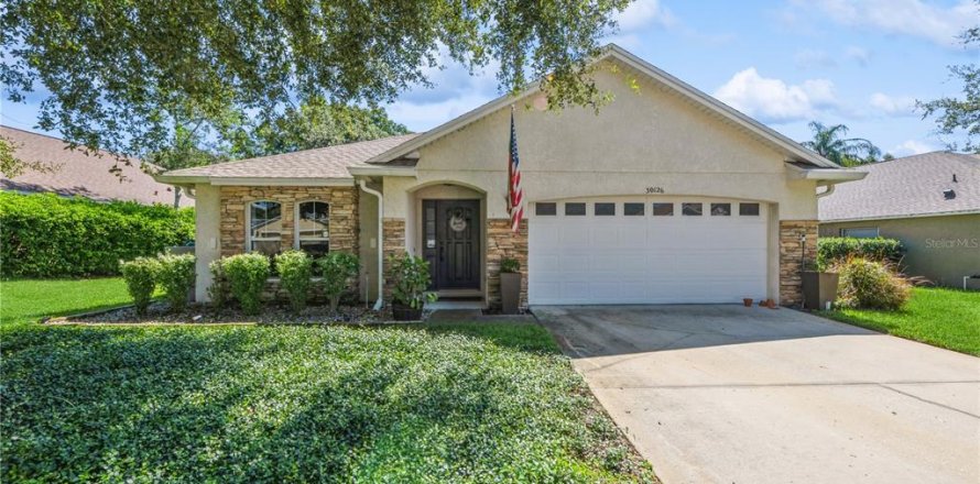 House in Sorrento, Florida 4 bedrooms, 175.96 sq.m. № 1873441