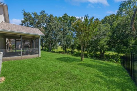 House in Sorrento, Florida 4 bedrooms, 175.96 sq.m. № 1873441 - photo 25