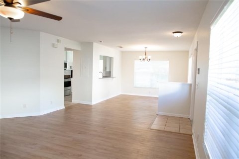 Adosado en alquiler en Tampa, Florida, 3 dormitorios, 130.81 m2 № 1799968 - foto 4