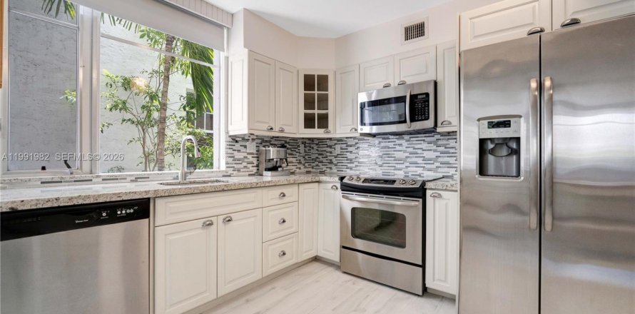 Кондоминиум с 2 спальнями в Майами-Бич, Флорида № 2056632