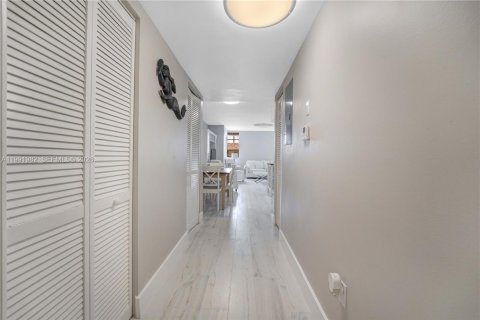 Купить кондоминиум в Майами-Бич, Флорида 2 спальни, 96.43м2, № 2056632 - фото 10