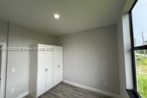 Villa ou maison à vendre à Lehigh Acres, Floride: 2 chambres № 1935982 - photo 16