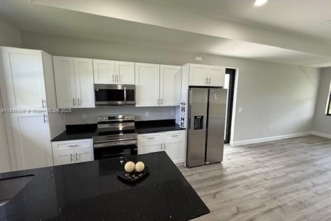 Villa ou maison à vendre à Lehigh Acres, Floride: 2 chambres № 1935982 - photo 8