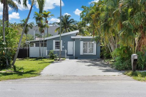 House in Dania Beach, Florida 3 bedrooms, 135.64 sq.m. № 1999949 - photo 28