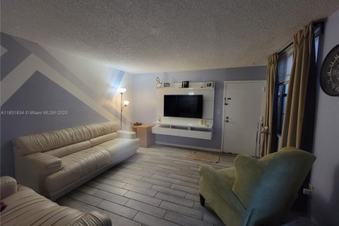 Touwnhouse à vendre à Lauderhill, Floride: 2 chambres, 93.18 m2 № 1820094 - photo 5