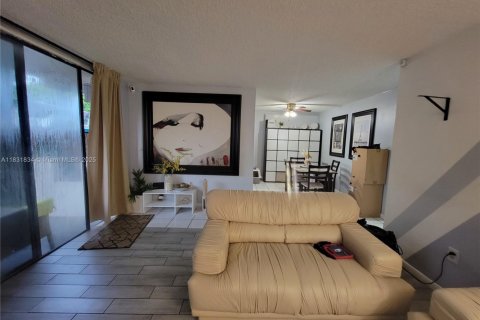 Touwnhouse à vendre à Lauderhill, Floride: 2 chambres, 93.18 m2 № 1820094 - photo 2