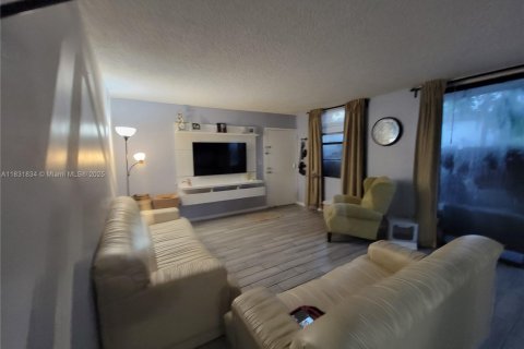 Touwnhouse à vendre à Lauderhill, Floride: 2 chambres, 93.18 m2 № 1820094 - photo 1