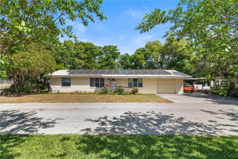 House in Zephyrhills, Florida 3 bedrooms, 197.23 sq.m. № 1743419 - photo 1