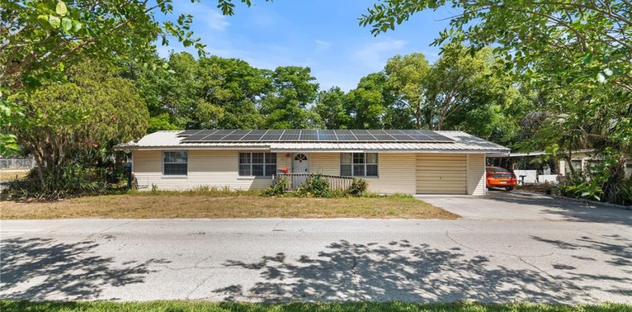 House in Zephyrhills, Florida 3 bedrooms, 197.23 sq.m. № 1743419