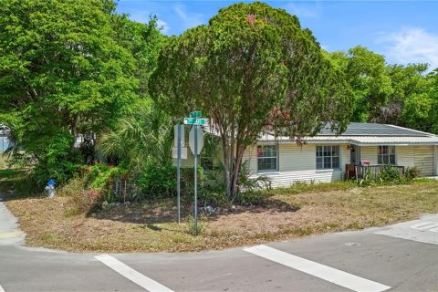 House in Zephyrhills, Florida 3 bedrooms, 197.23 sq.m. № 1743419 - photo 17