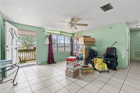 House in Zephyrhills, Florida 3 bedrooms, 197.23 sq.m. № 1743419 - photo 27