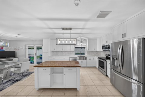 House in Cutler Bay, Florida 4 bedrooms, 179.58 sq.m. № 2394487 - photo 27