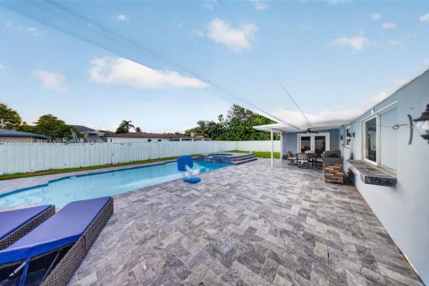 House in Cutler Bay, Florida 4 bedrooms, 179.58 sq.m. № 2394487 - photo 19