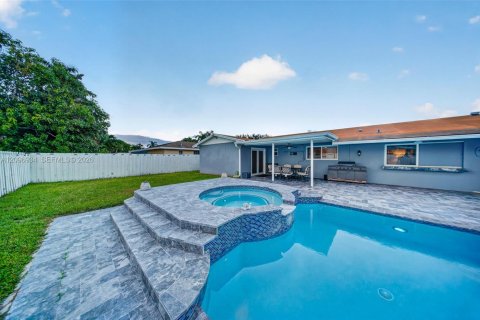 House in Cutler Bay, Florida 4 bedrooms, 179.58 sq.m. № 2394487 - photo 16