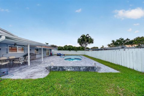House in Cutler Bay, Florida 4 bedrooms, 179.58 sq.m. № 2394487 - photo 21