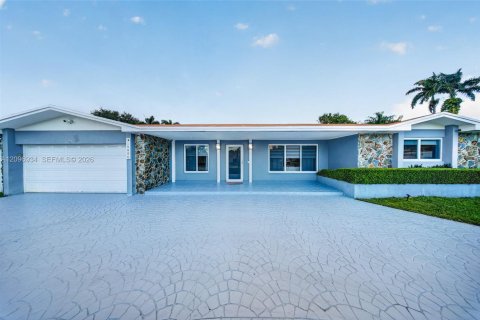House in Cutler Bay, Florida 4 bedrooms, 179.58 sq.m. № 2394487 - photo 14