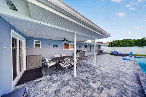 House in Cutler Bay, Florida 4 bedrooms, 179.58 sq.m. № 2394487 - photo 22
