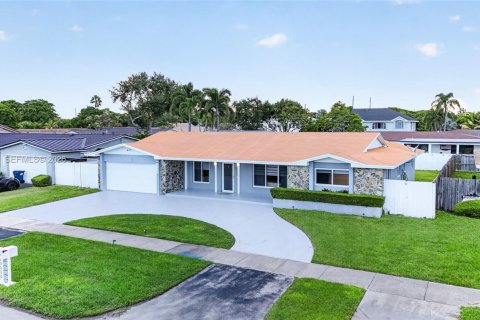House in Cutler Bay, Florida 4 bedrooms, 179.58 sq.m. № 2394487 - photo 3