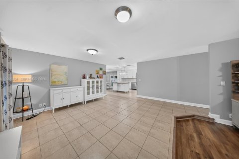 House in Cutler Bay, Florida 4 bedrooms, 179.58 sq.m. № 2394487 - photo 26