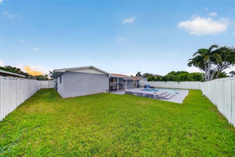 House in Cutler Bay, Florida 4 bedrooms, 179.58 sq.m. № 2394487 - photo 20