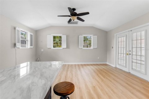 Villa ou maison à louer à Tarpon Springs, Floride: 1 chambre, 50.17 m2 № 2405143 - photo 23