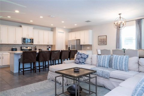 Casa en venta en Kissimmee, Florida, 7 dormitorios, 380.25 m2 № 1761307 - foto 16