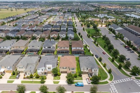 Casa en venta en Kissimmee, Florida, 7 dormitorios, 380.25 m2 № 1761307 - foto 4