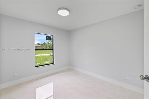 House in Lehigh Acres, Florida 3 bedrooms, 115.11 sq.m. № 1927598 - photo 30